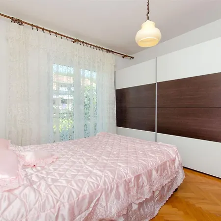 Bozjidar Apartman *